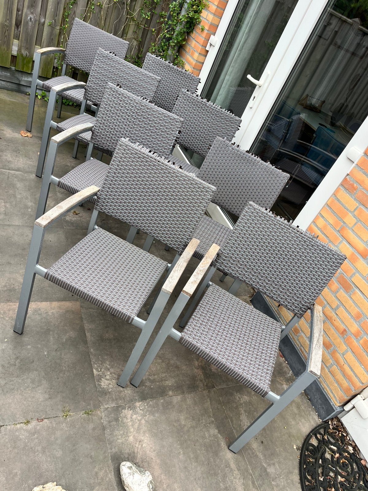 Acht grijze tuinstoelen. Gratis., Ophalen, Zo goed als nieuw, Kunststof, Stapelbaar