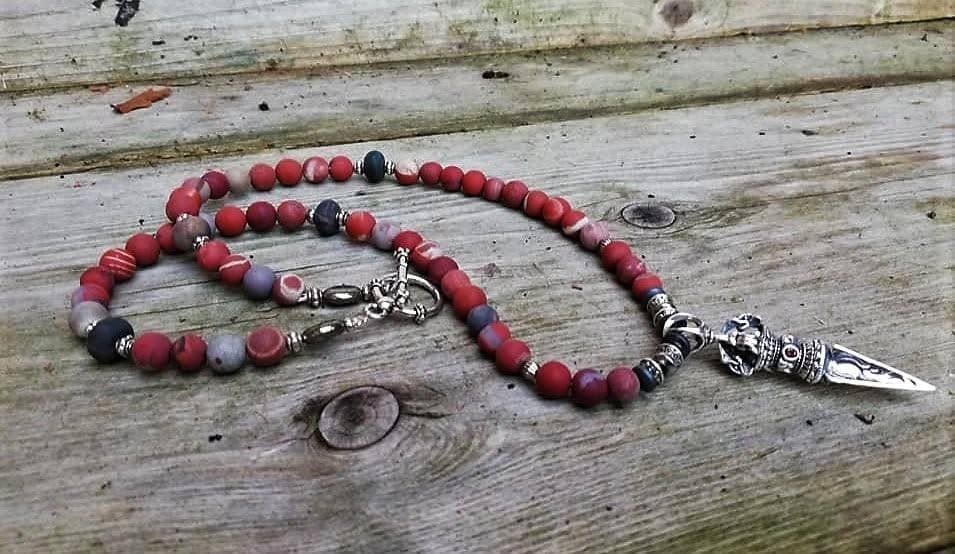 Prachtige Terracotta Agaat ketting versierd zilveren Phurba., Overige kleuren, Nieuw, Ophalen of Verzenden, Met edelsteen