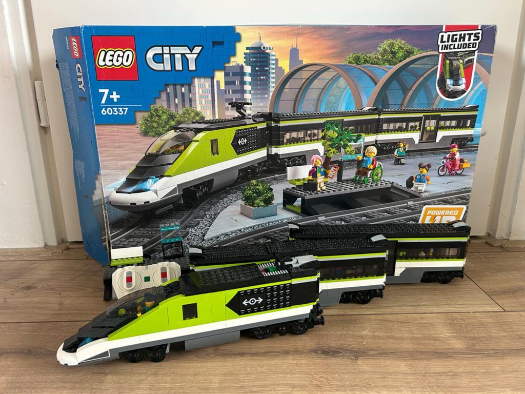 Lego City Passagierstrein 60337 met doos en accessoires, Verzenden, Zo goed als nieuw