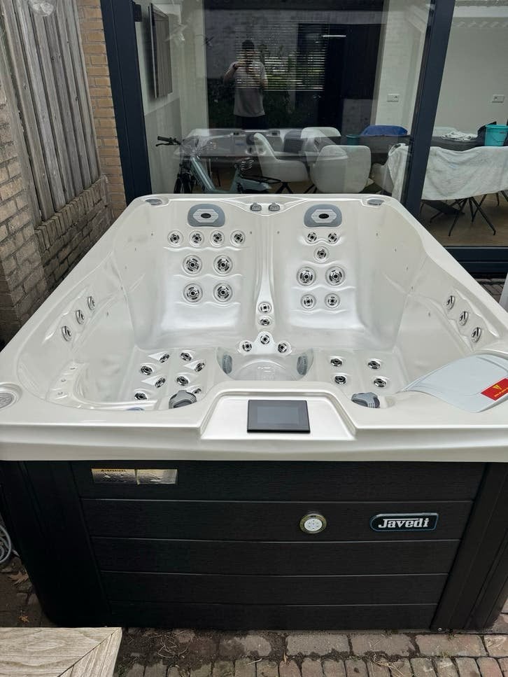 Javedi SpaTouch 3 persoons Jacuzzi - Zo goed als nieuw, Tuin en Terras, Bubbelbaden en Hottubs, Ophalen, Zo goed als nieuw, Afdekzeil
