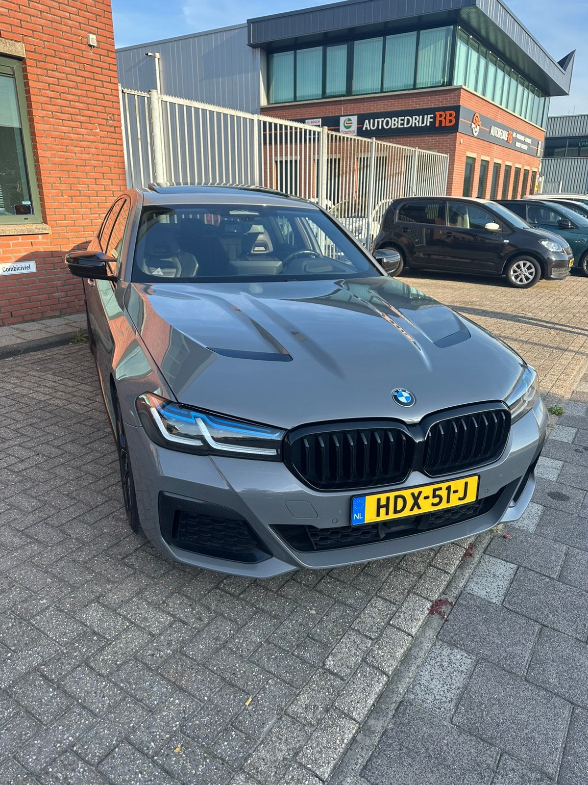 BMW 5-Serie 545e 600pk Xdrive Aut 2021 Grijs 112.714km, Auto's, Automaat, 2000 kg, Vierwielaandrijving, Hybride Elektrisch/Benzine
