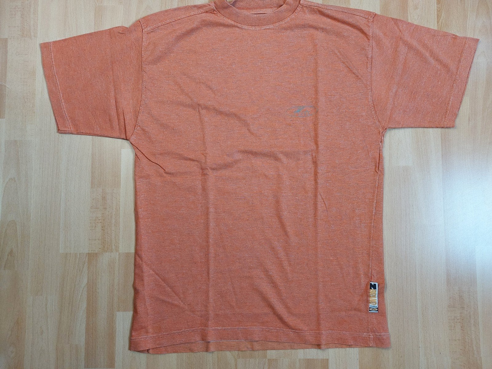 Oranje T-shirt *Zembla*, Maat 52/54 (L), Oranje, Ophalen of Verzenden, Gedragen