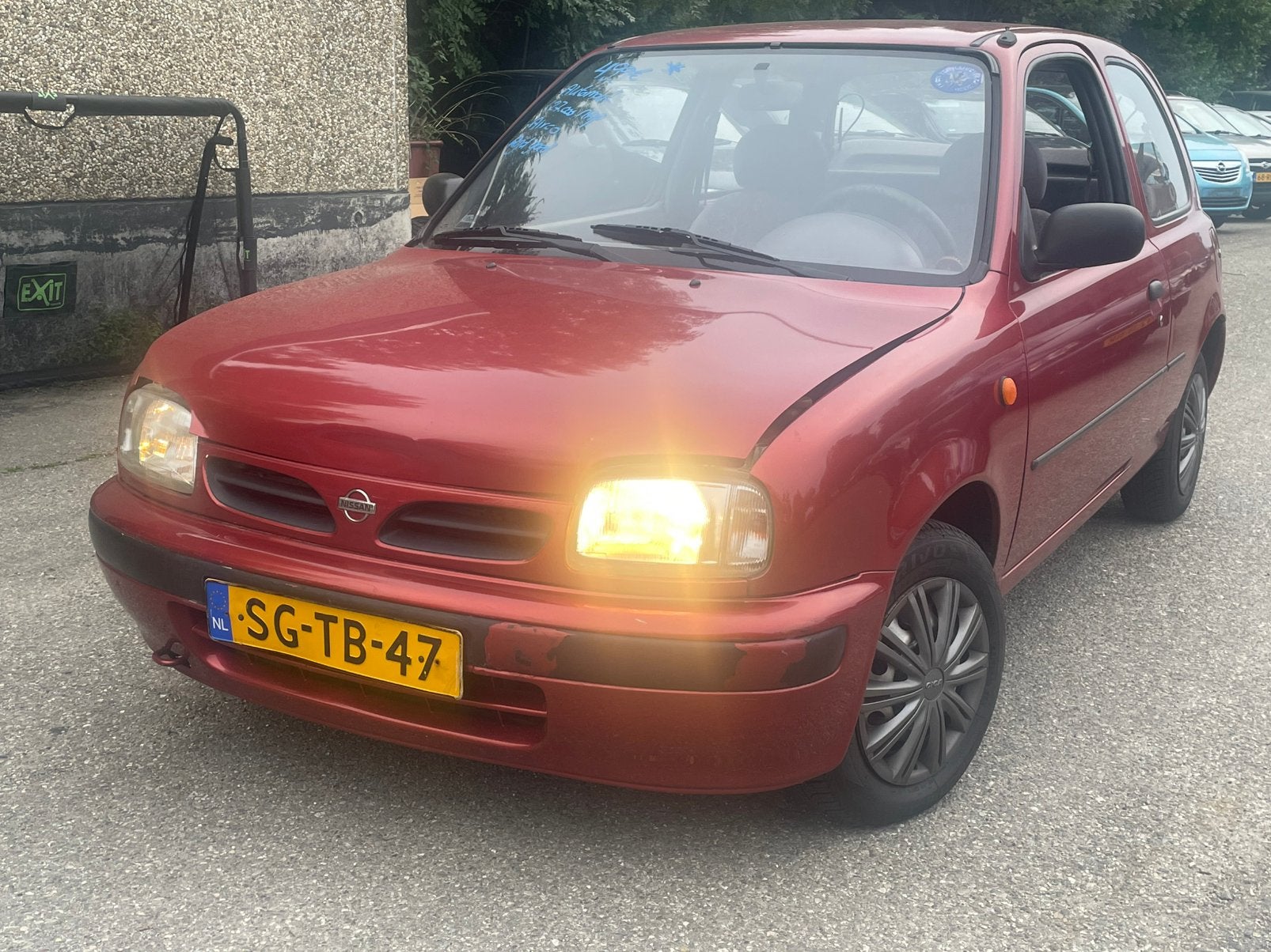 Nissan Micra 1.0 3D N-cvt 1997 Rood AUTOMAAT - AIRCO - APK, Automaat, 785 kg, 4 cilinders, 450 kg