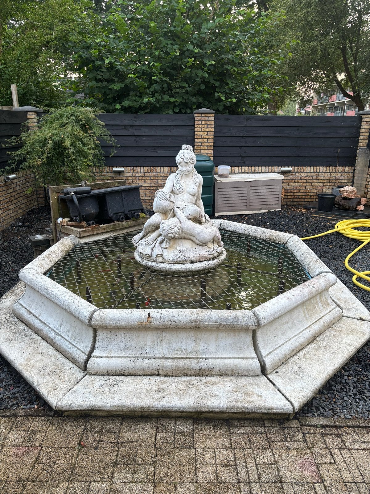 Grote fontein met beeld en vijver voor tuin, Ophalen of Verzenden, Gebruikt, Beton, Fontein