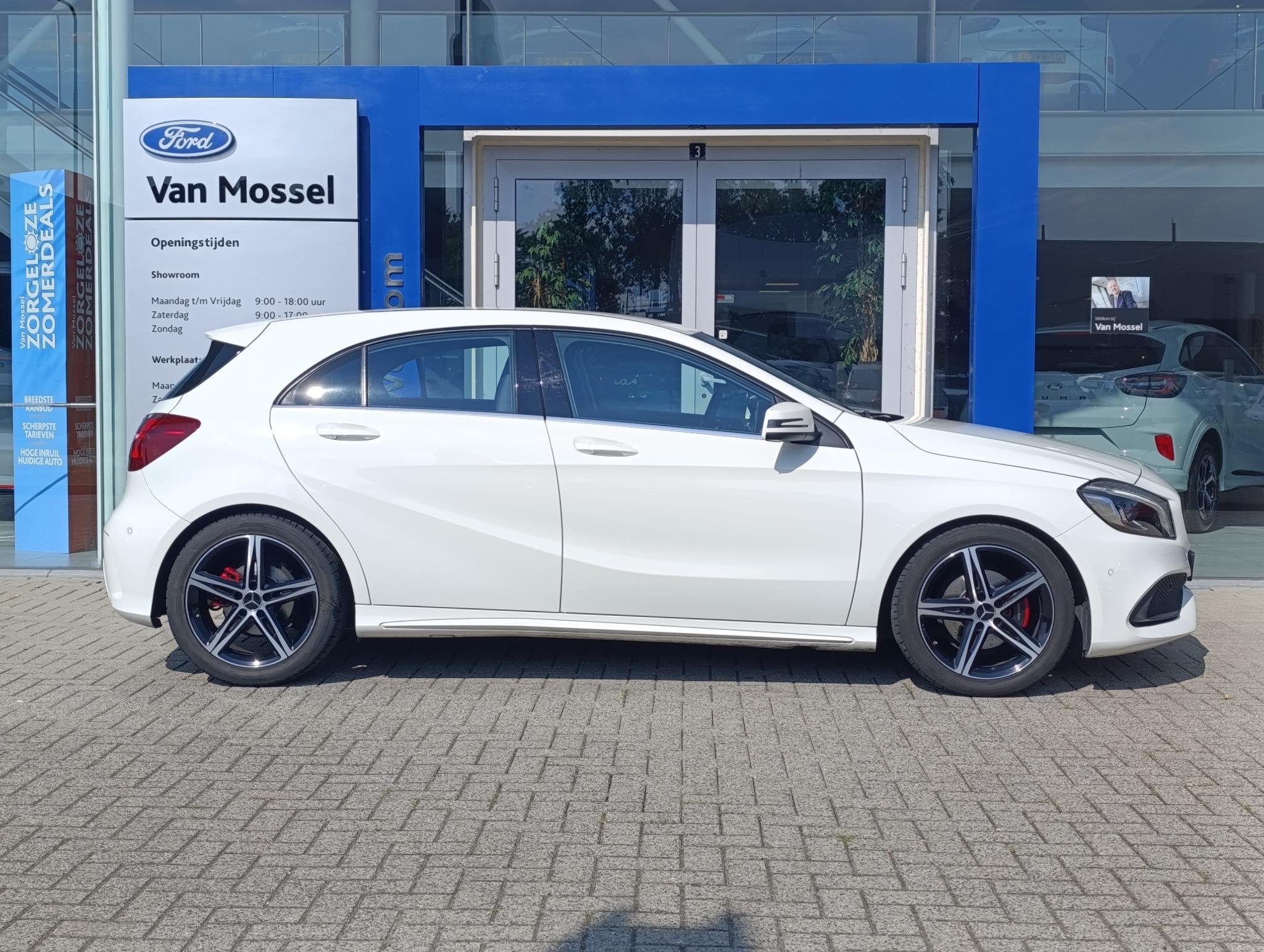 Mercedes-Benz A-klasse 180 AMG Night Edition Plus | Stoelver, Auto's, Mercedes-Benz, 12 maanden, Gebruikt, 4 cilinders, Leder en Stof