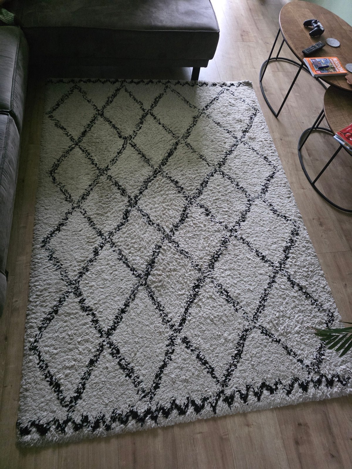 Hoogpolig vloerkleed wit zwart geruit 236x161cm, Ophalen, Gebruikt, 150 tot 200 cm, 200 cm of meer