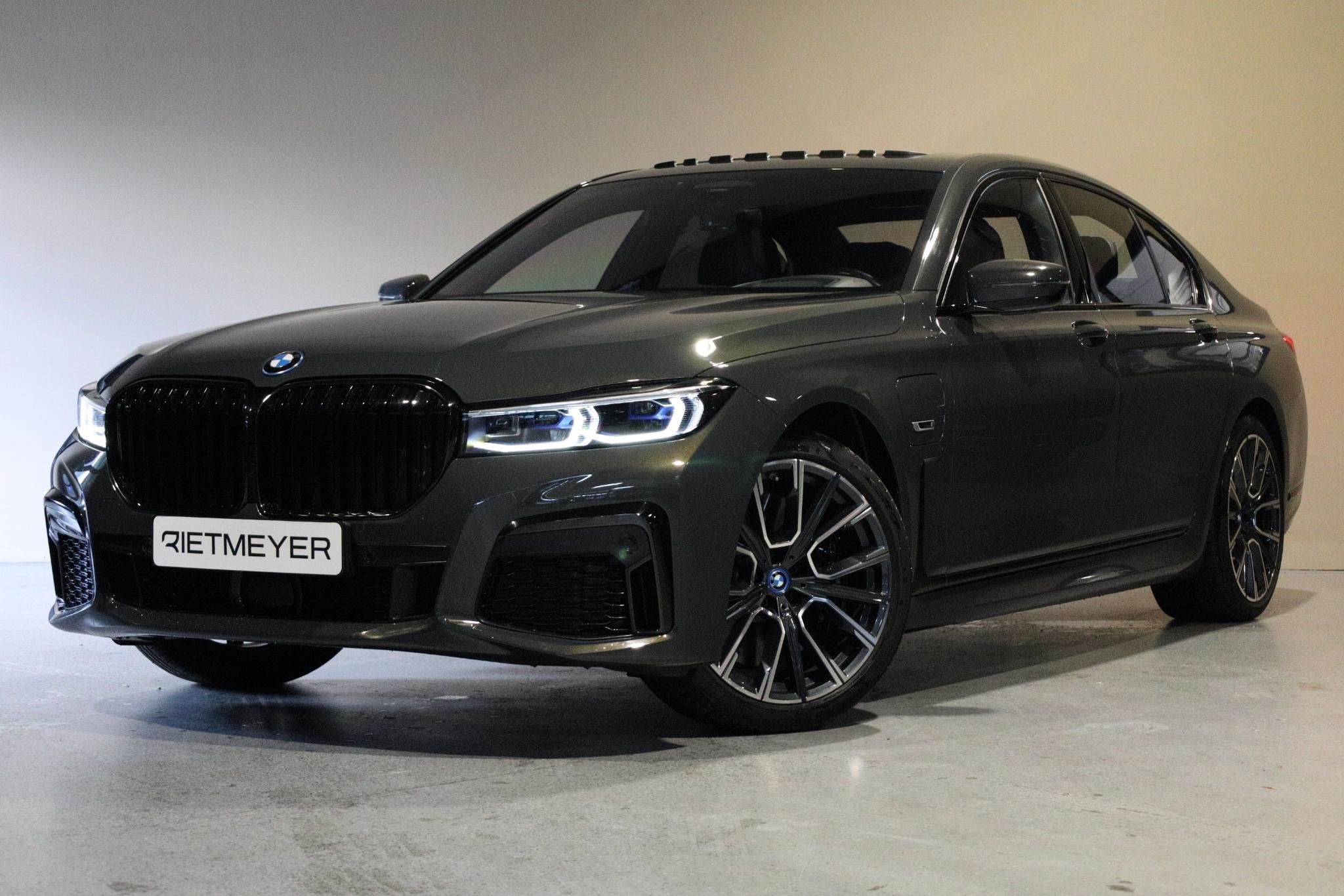 BMW 7-serie 745e High Executive |Schuifdak|Achterasbesturing, Auto's, 12 maanden, Achterwielaandrijving, Gebruikt, 394 pk