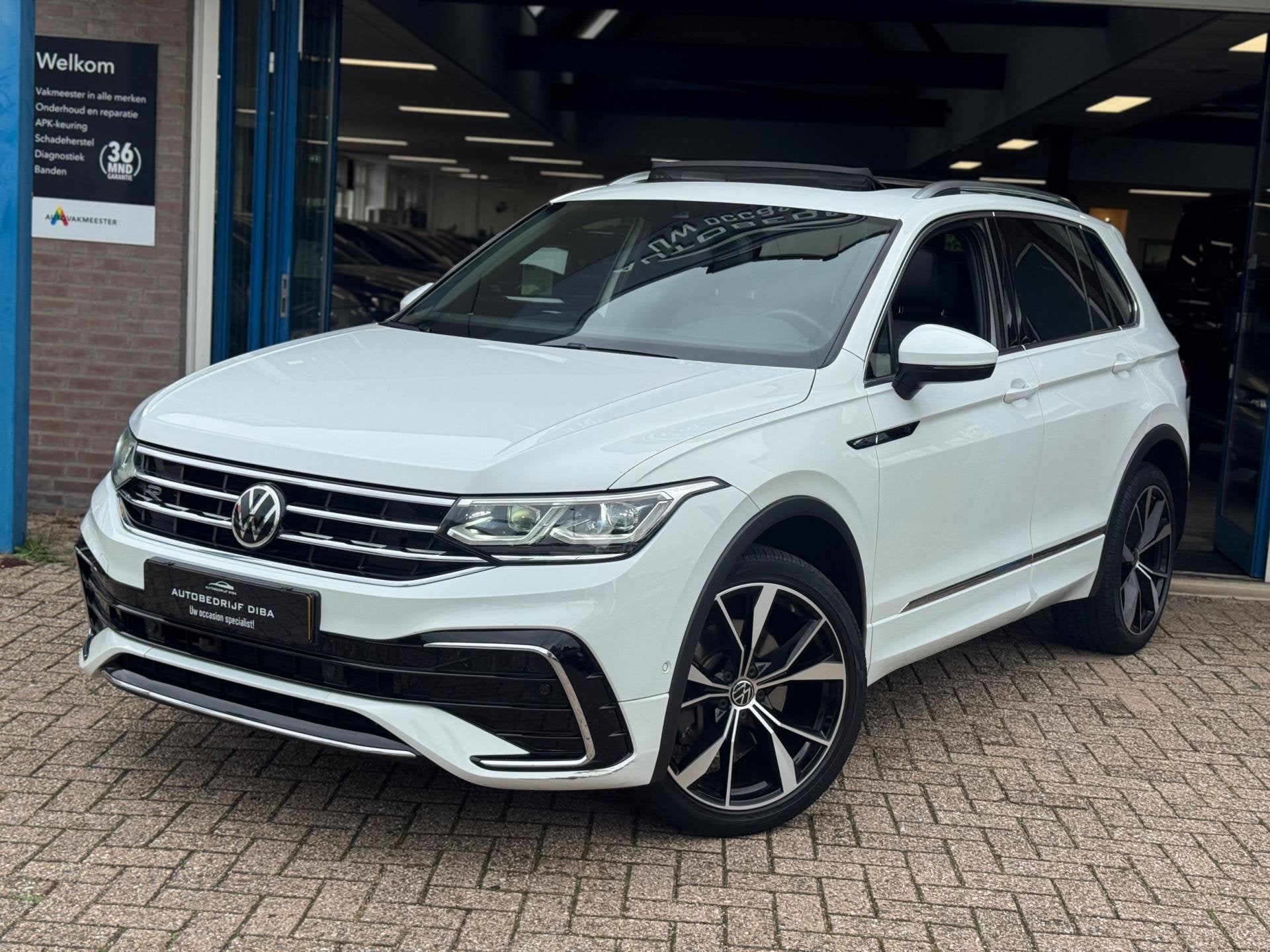 Volkswagen Tiguan 2.0 TSI 4Motion R-LINE 2021 AUT PANO NAP!, Auto's, Dealer onderhouden, Gebruikt, 4 cilinders, 1984 cc