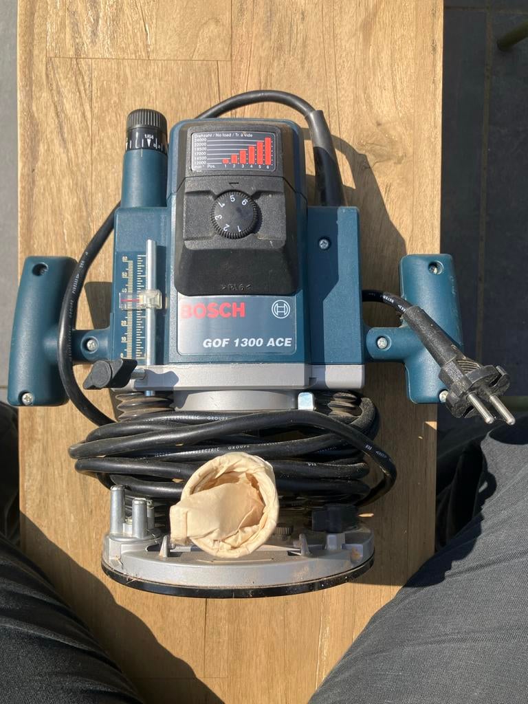 Bosch GOF 1300 ACE Bovenfrees - Krachtig en Betrouwbaar, Ophalen, Gebruikt, Elektrisch, Bovenfrees