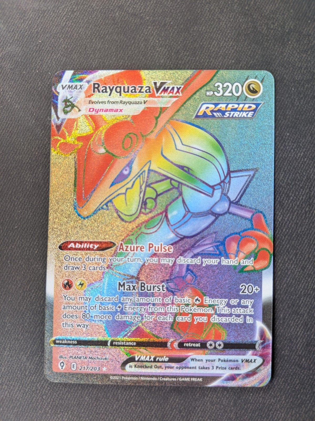 Pokémon Rayquaza VMAX 217/203 Rainbow Rare, Ophalen of Verzenden, Zo goed als nieuw, Losse kaart, Foil