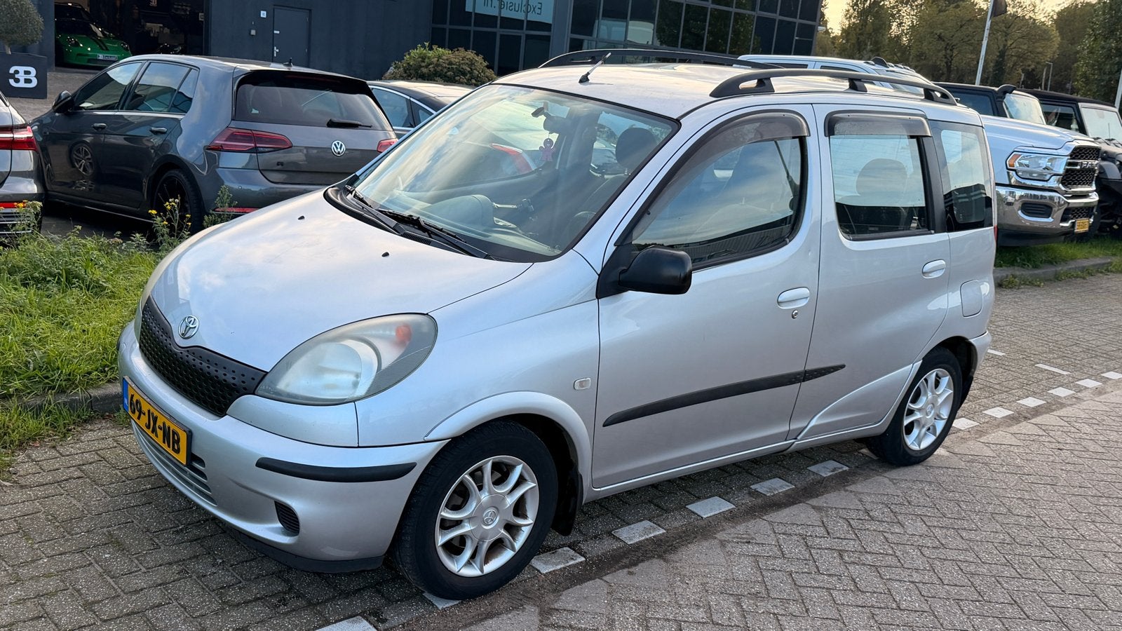 Toyota Yaris Verso 1.3 16V Vvti Linea SOL AUT 2002 Grijs, Auto's, 1299 cc, 40 €/maand, 4 cilinders, 400 kg
