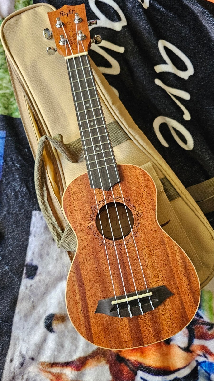 Flight DUS321 MAH Ukelele met tas en tuner, Muziek en Instrumenten, Ophalen, Zo goed als nieuw, Ukelele