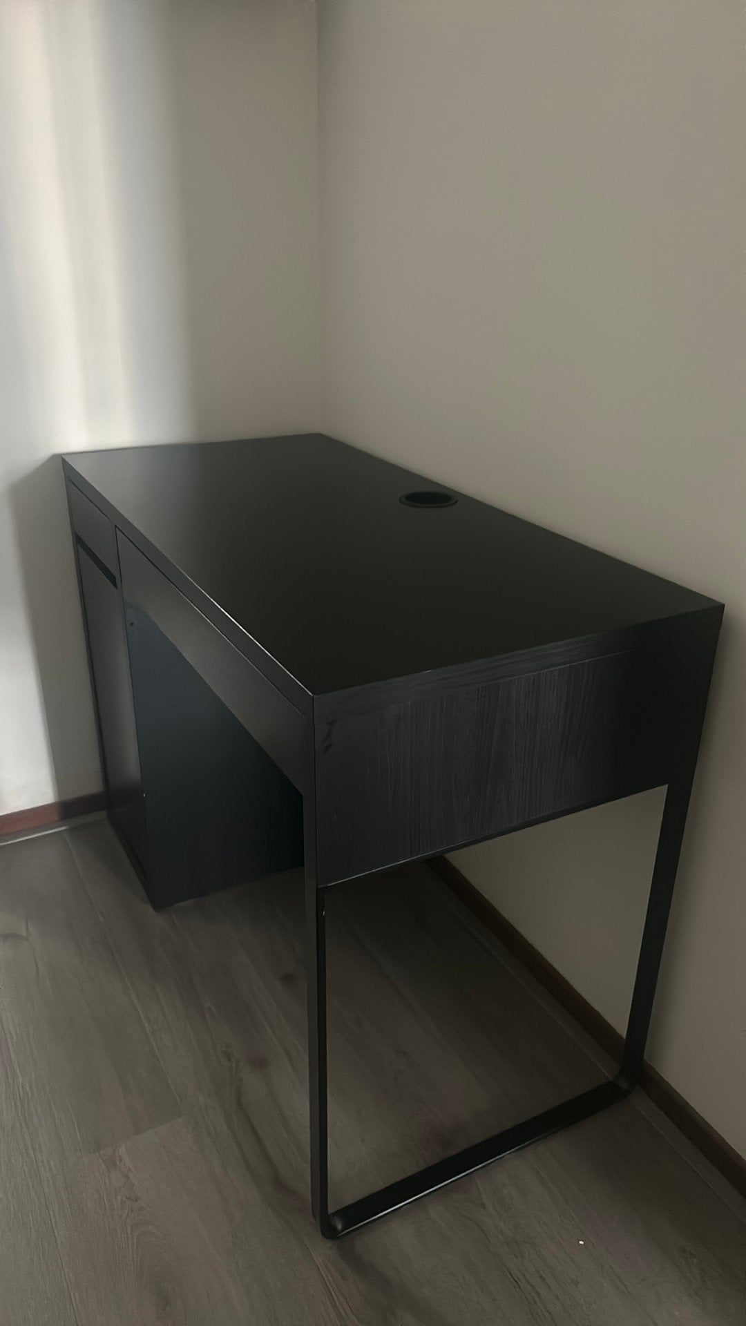 Ikea Micke bureau zwartbruin, Ophalen, Zo goed als nieuw, Rechthoekig, 50 tot 100 cm