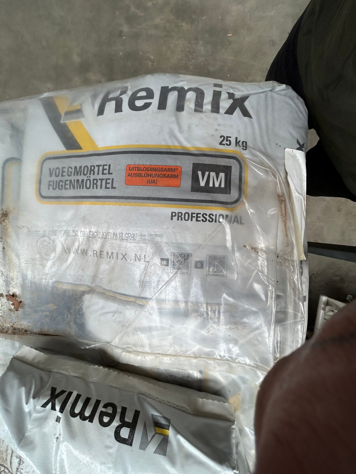 Voegmortel met voegfix licht grijs, Ophalen of Verzenden, Zo goed als nieuw, Bakstenen