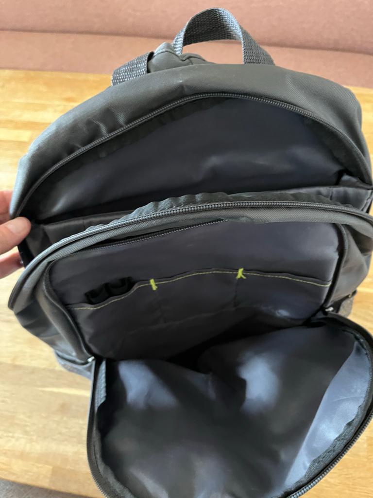 Case Logic Rugzak - Grijs/Zwart - Gebruikt, Sieraden, Tassen en Uiterlijk, Tassen | Rugtassen, Gebruikt, Overige merken, 25 tot 40 cm