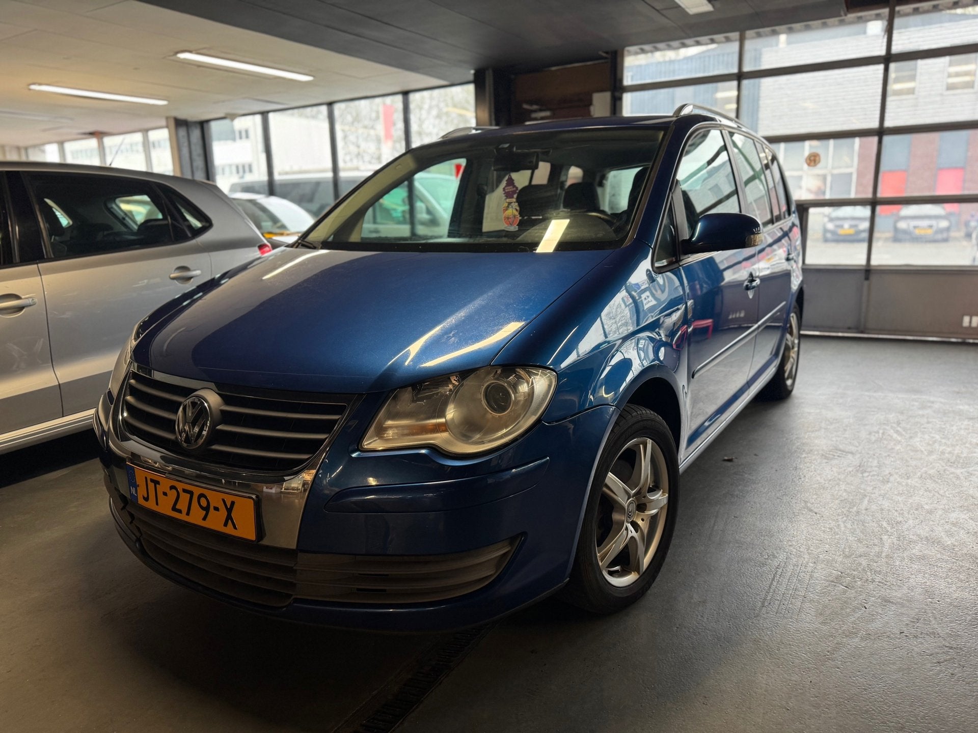 Volkswagen Touran 2.0 EcoFuel Trendline, Voorwielaandrijving, Gebruikt, 4 cilinders, Blauw