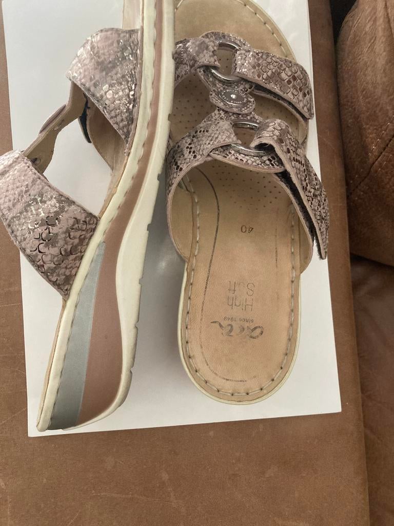 Mooie comfortabele lederen slippers High Soft maat 40 Ara, Slippers, Verzenden, Beige, Zo goed als nieuw
