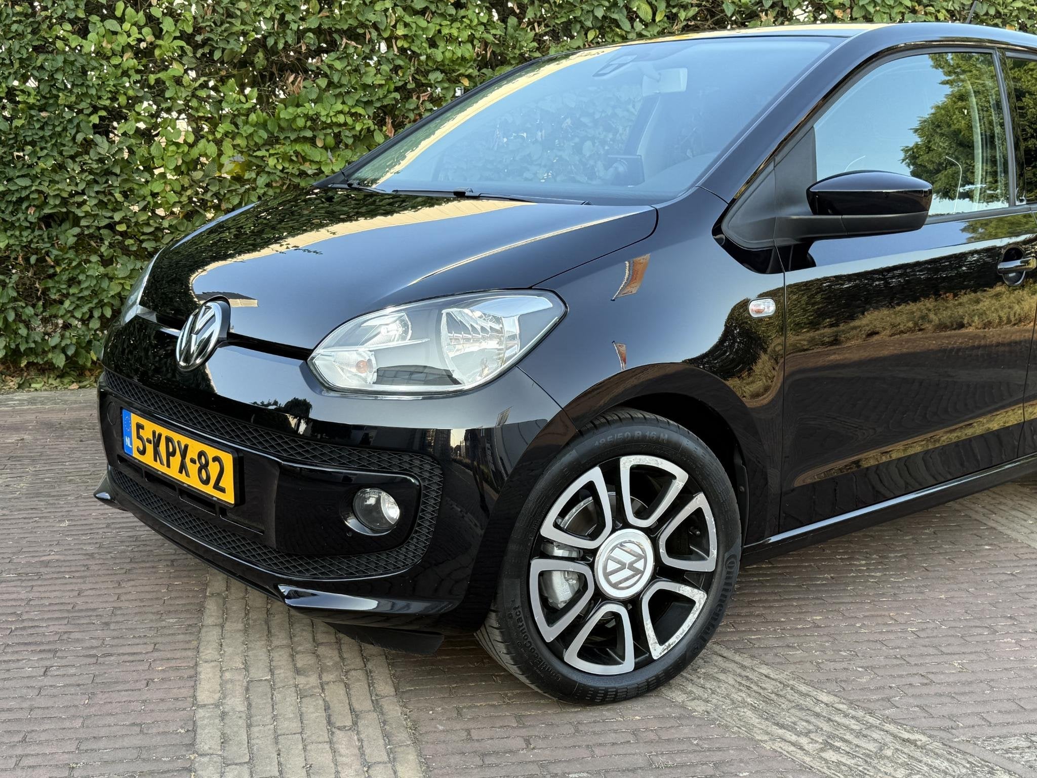 Volkswagen Up! 1.0 High Up! Pano|PDC|Cruise|Leder|Stoelverwa, Auto's, Volkswagen, Voorwielaandrijving, Euro 5, Gebruikt, 840 kg