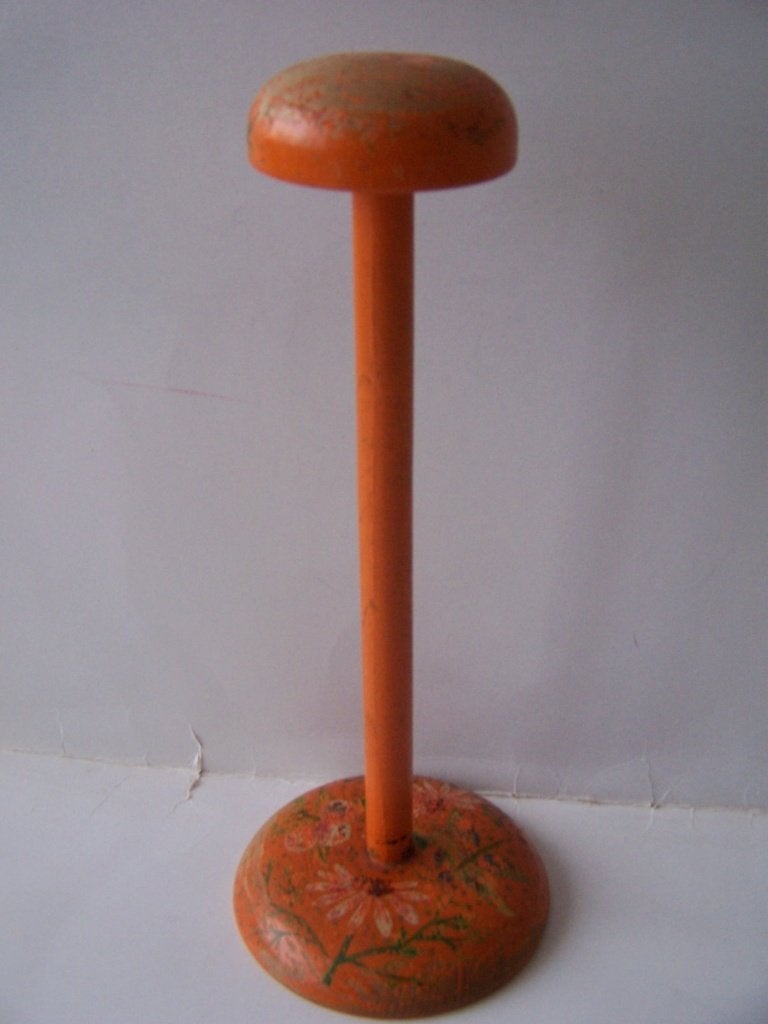 Oud poppenhoedjes standaard, Verzamelen, Ophalen of Verzenden, Gebruikt, Pop