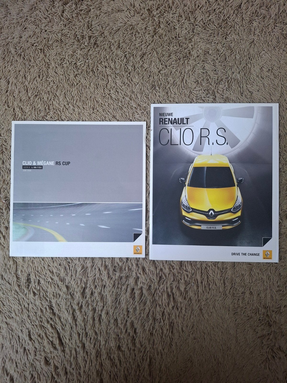 2x autofolder Renault Clio RS, Verzenden, Zo goed als nieuw, Renault