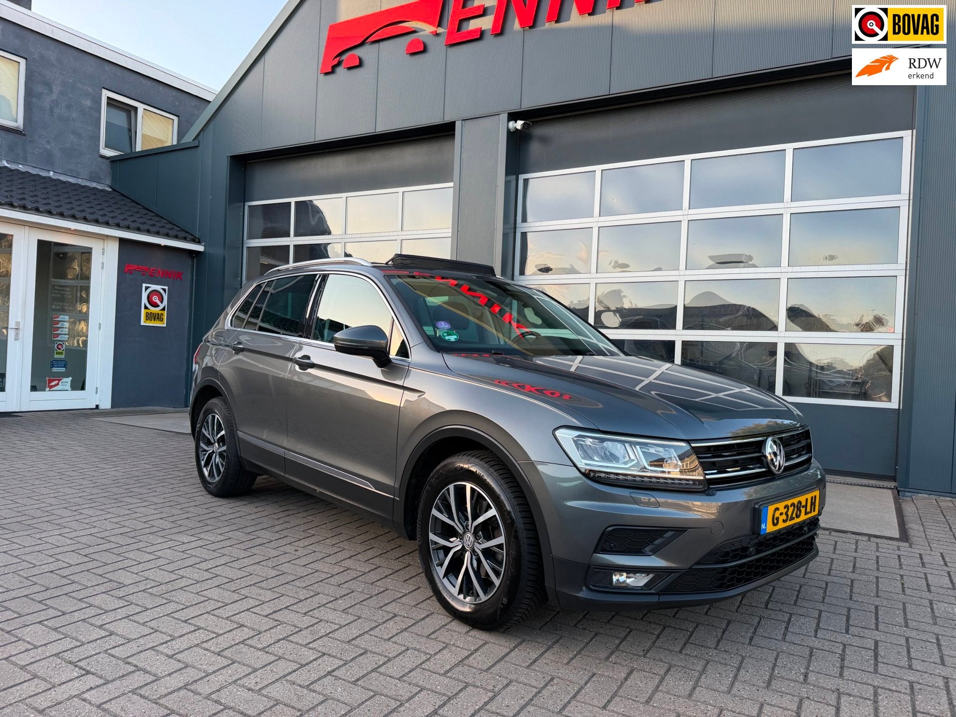 Volkswagen Tiguan 1.5 TSI ACT Highline Business R / Pano / 2, Dealer onderhouden, 15 km/l, Euro 6, 4 cilinders