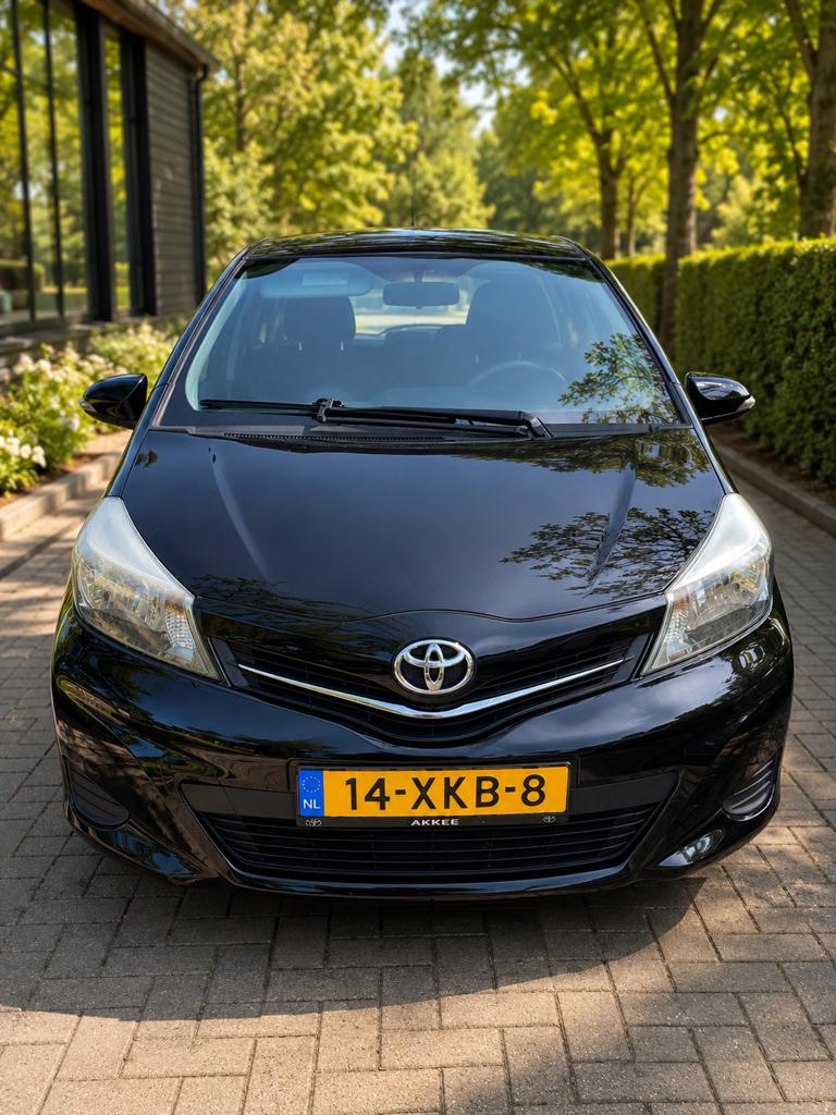 Toyota Yaris 1.0 12V Vvt-i 5DR 2012 Zwart, 527 kg, 40 €/maand, 750 kg, Zwart