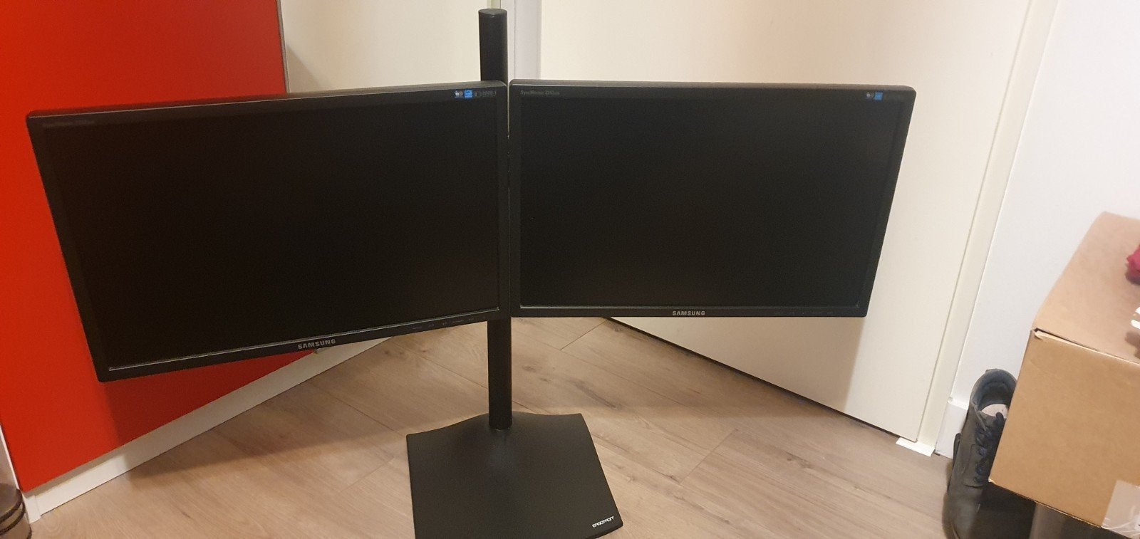 Ergotron dual monitor standaard met Samsung monitoren, Computers en Software, Monitoren, HD, In hoogte verstelbaar, Zo goed als nieuw