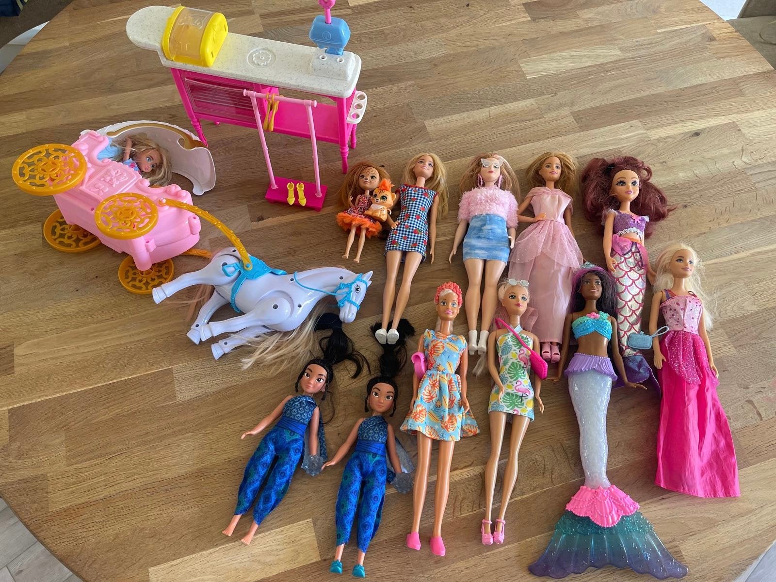Barbie set van 8 barbies, Ophalen, Gebruikt, Barbie