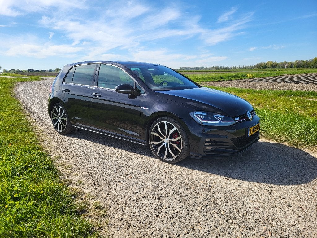 Volkswagen Golf GTI 2.0 TSI 230pk 5D DSG 2017 Zwart, Zwart, 4 cilinders, Alcantara, Zwart
