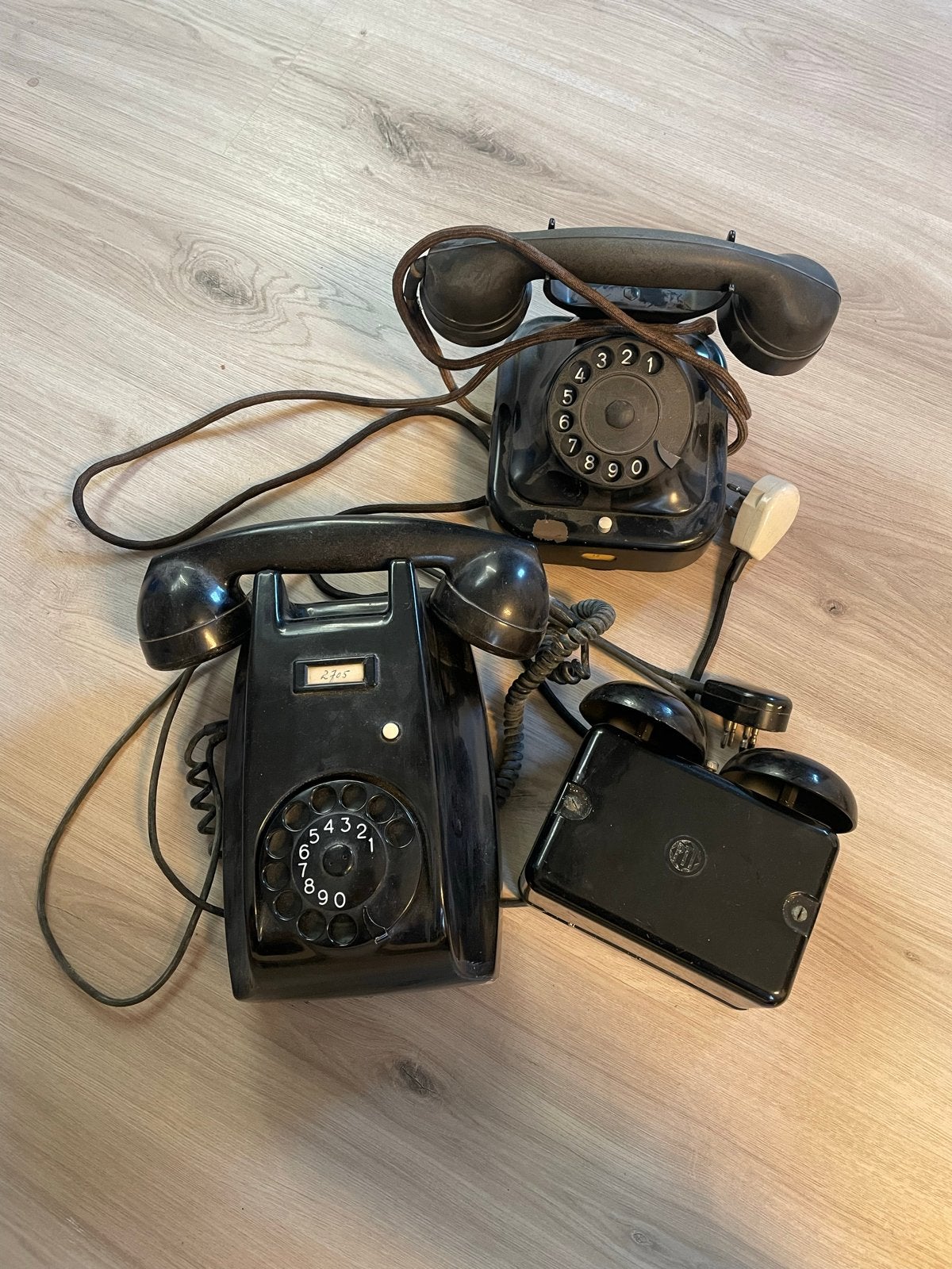 Vintage Heemaf telefoons: wand- en tafelmodel (jaren '60), Ophalen