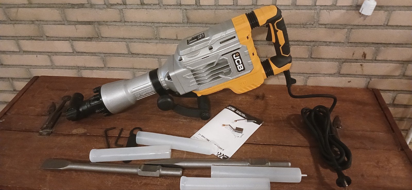 JCB breekhamer 1700W € 400,00, Doe-het-zelf en Verbouw, Gereedschap | Overige machines, Ophalen, Zo goed als nieuw