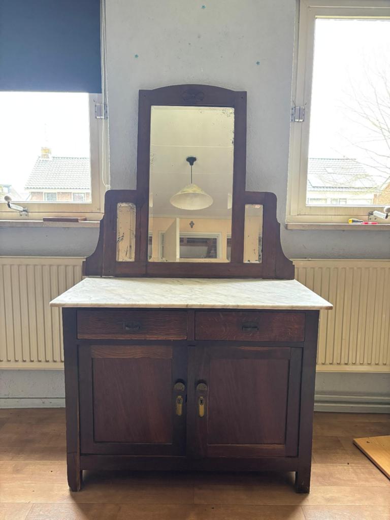 Oude kast met spiegel en marmeren blad, Antiek en Kunst, Antiek | Meubels | Kasten, Ophalen of Verzenden