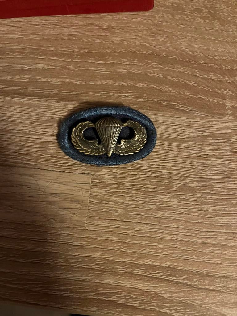 101st airborne jumpwings 1945, Ophalen of Verzenden, Amerika, Embleem of Badge