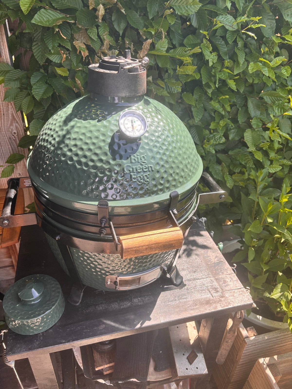 Big Green Egg Minimax compleet met meubel en accessoires, Tuin en Terras, Houtskoolbarbecues, Gebruikt, Met accessoires, Ophalen of Verzenden