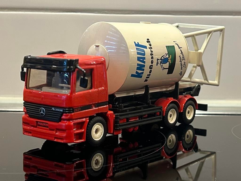 Siku Mercedes Actros Knauf Silo 1:55, Verzenden, Zo goed als nieuw, Bus of Vrachtwagen