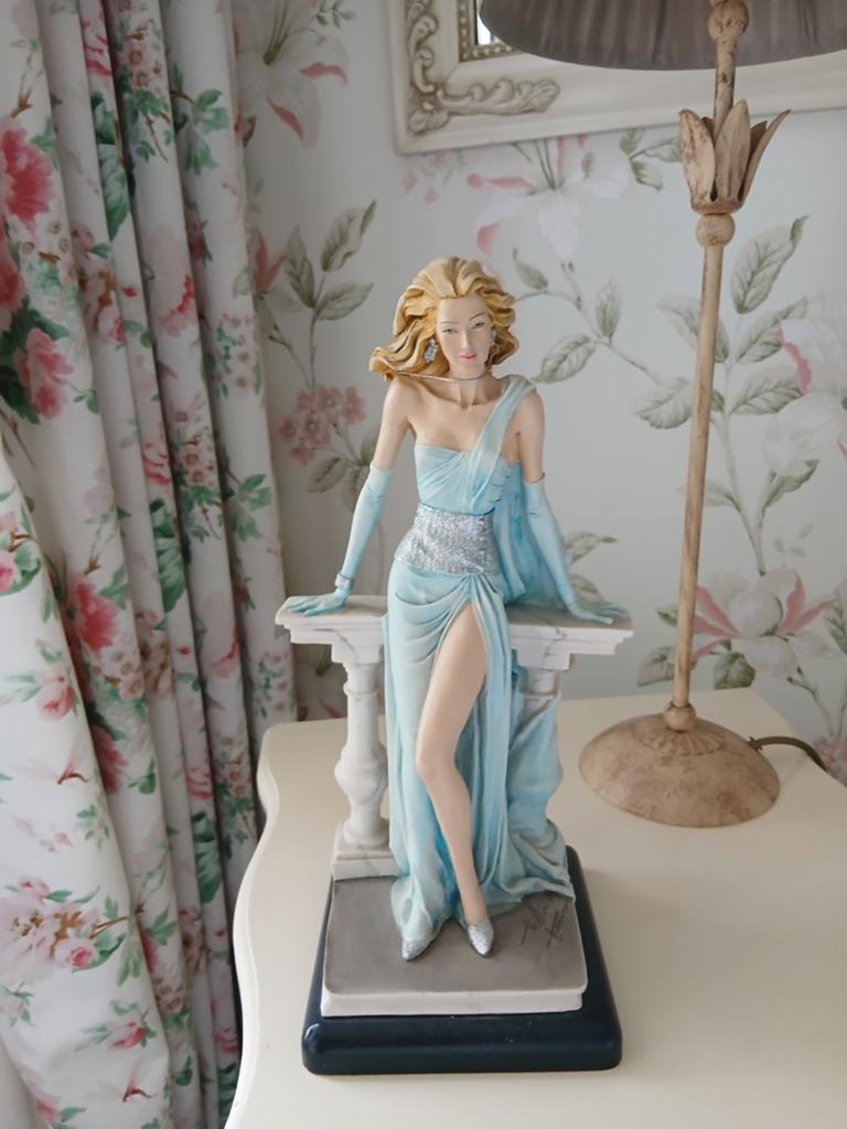 Capodimonte beeld mooie dame., Antiek en Kunst, Ophalen of Verzenden