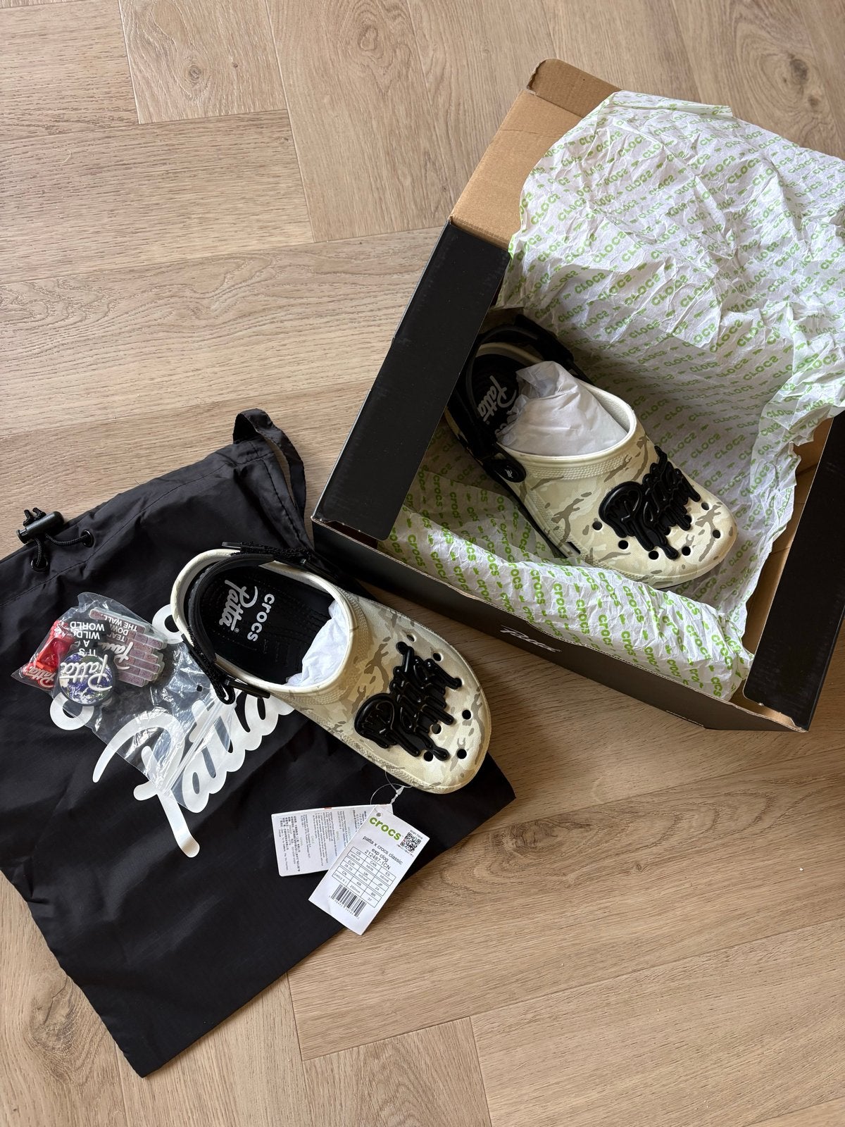 Patta x Crocs Classic Clog - Nieuw met doos en bon, Kleding | Dames, Overige kleuren, Nieuw, Ophalen of Verzenden, Sneakers of Gympen