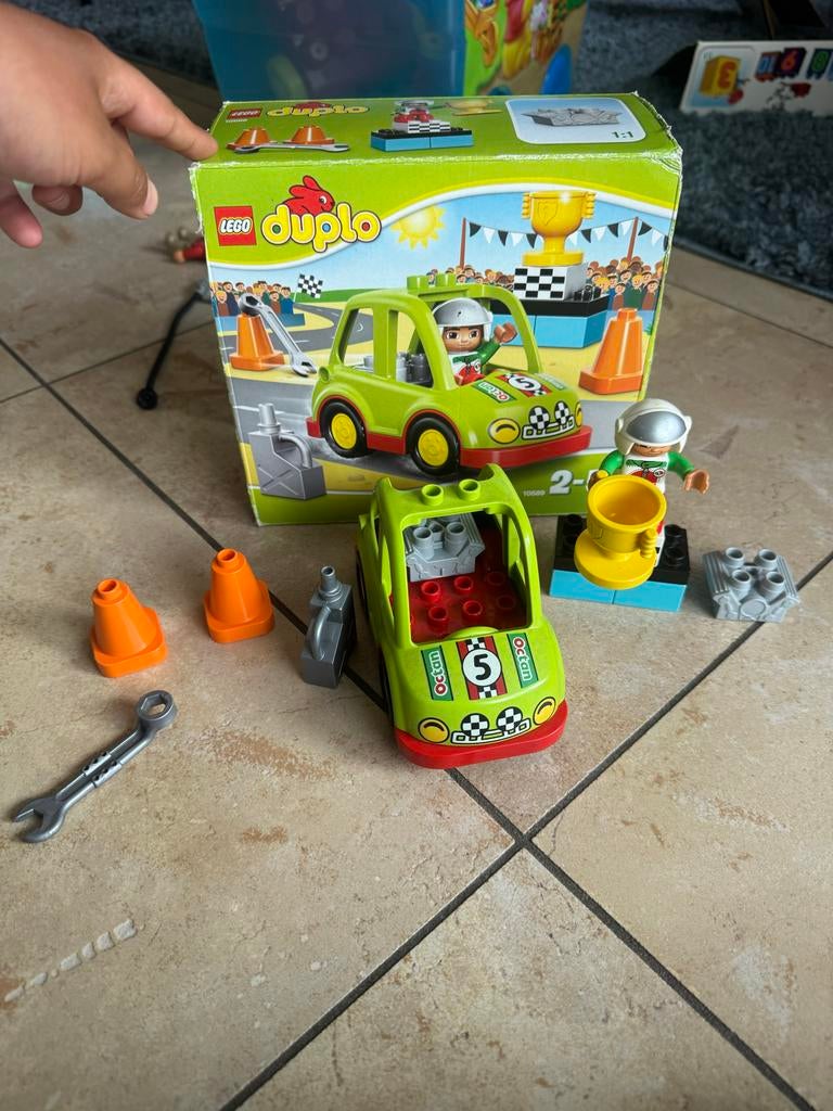 LEGO Duplo Raceauto 10589 met coureur en accessoires, Ophalen of Verzenden, Zo goed als nieuw, Jongen of Meisje