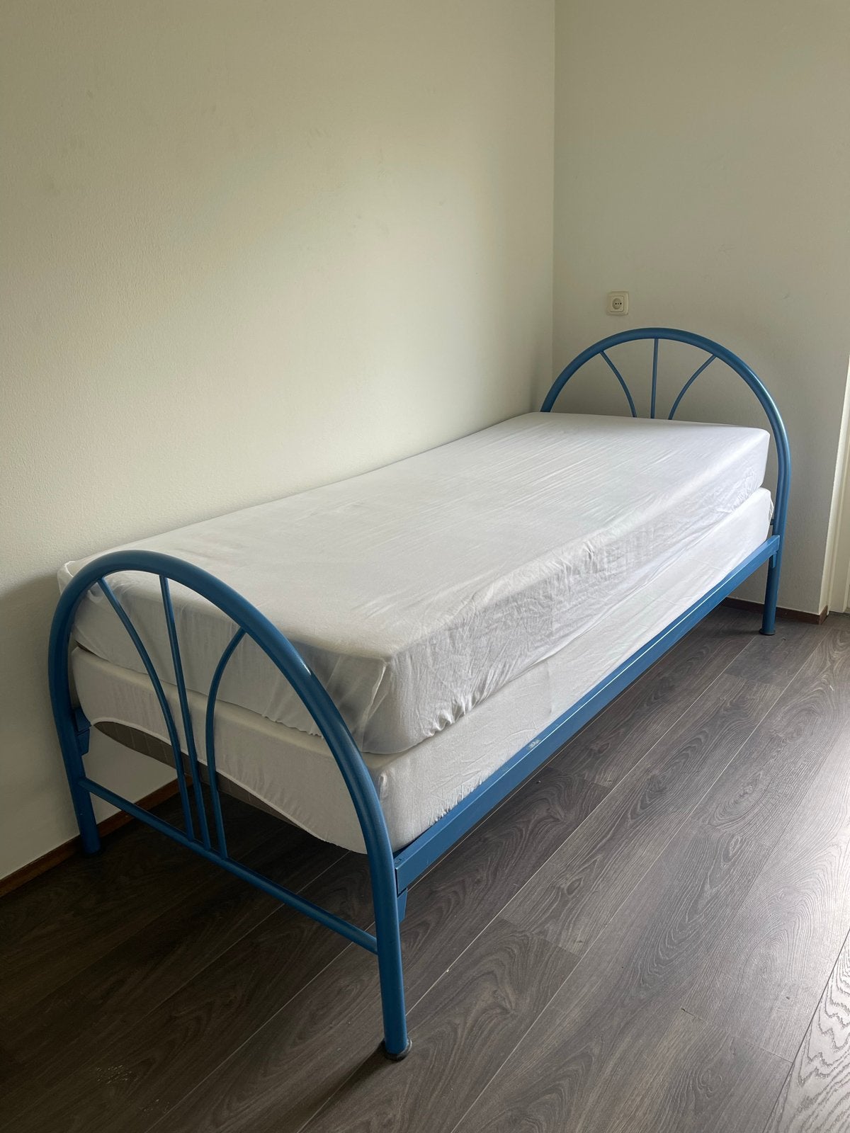 Eenpersoonsbed met matras, Ophalen, Gebruikt, Eenpersoons, Blauw