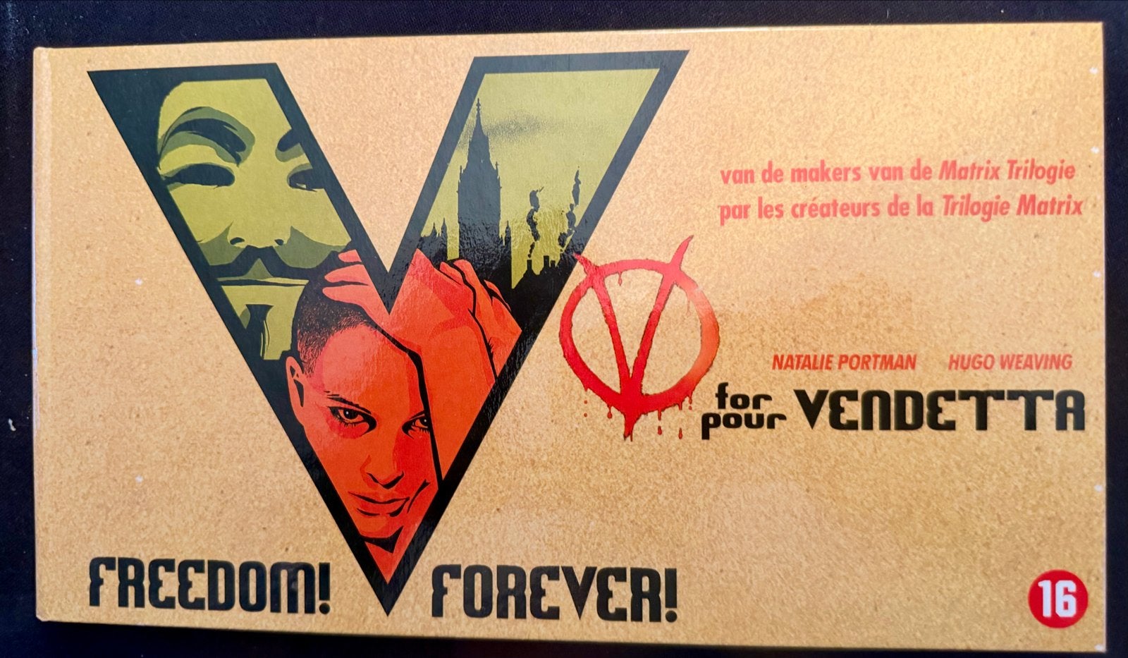 V for Vendetta - Speciale Editie DVD Boxset met 10 foto's, Vanaf 16 jaar, Nederlands, Actie, Ophalen of Verzenden