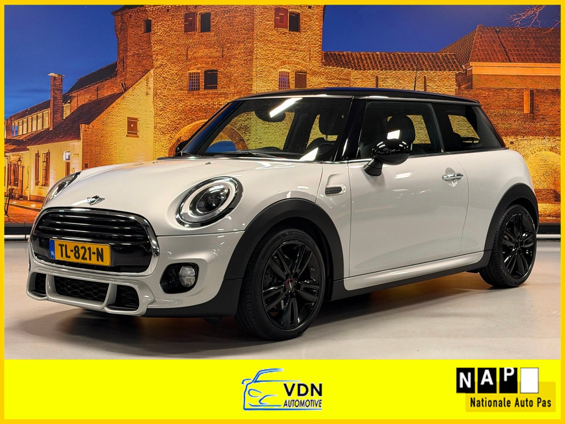 Mini Cooper 1.5 Chili Serious Business JCW Automaat Navi LED, Auto's, Dealer onderhouden, 136 pk, Gebruikt, Leder en Stof