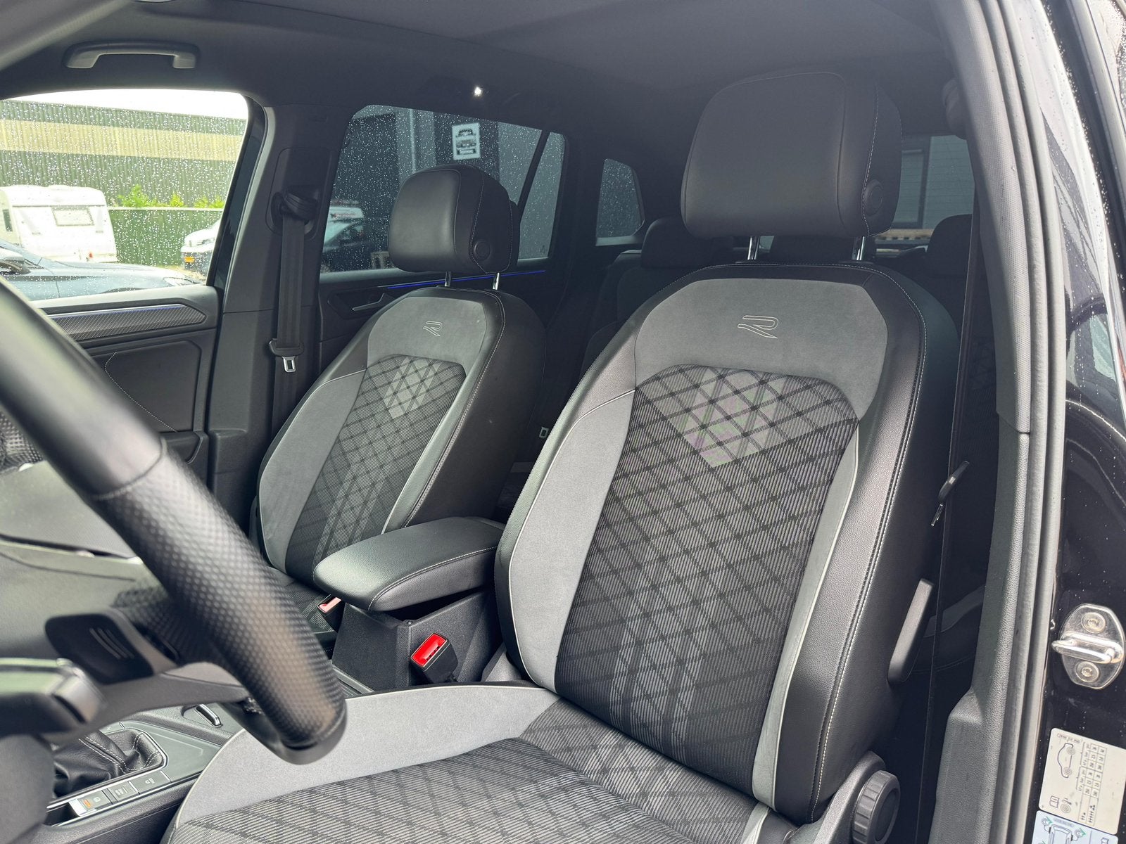 Foto 13 van Volkswagen Tiguan 1.4 TSI eHybrid R-line PANO / HUD / VOL