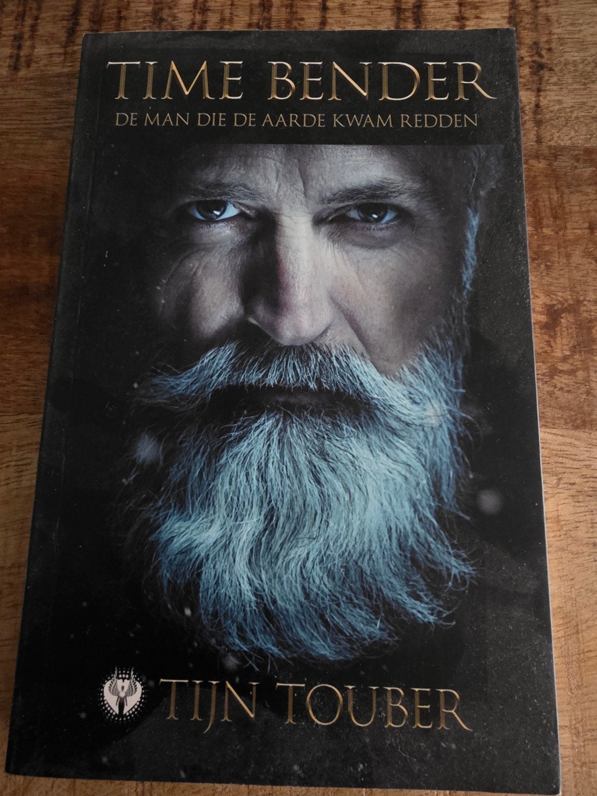 Time Bender: De man die de aarde kwam redden, Ophalen of Verzenden, Zo goed als nieuw, Tijn Touber