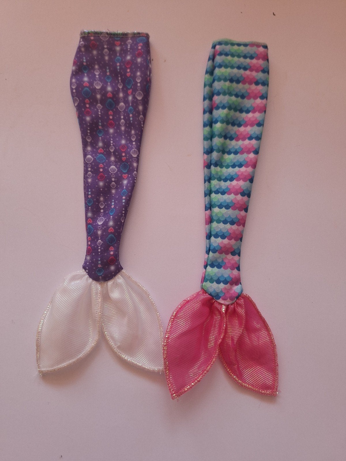 2 Barbie zeemeermin staarten - paars en blauw/roze, Ophalen of Verzenden, Gebruikt, Barbie
