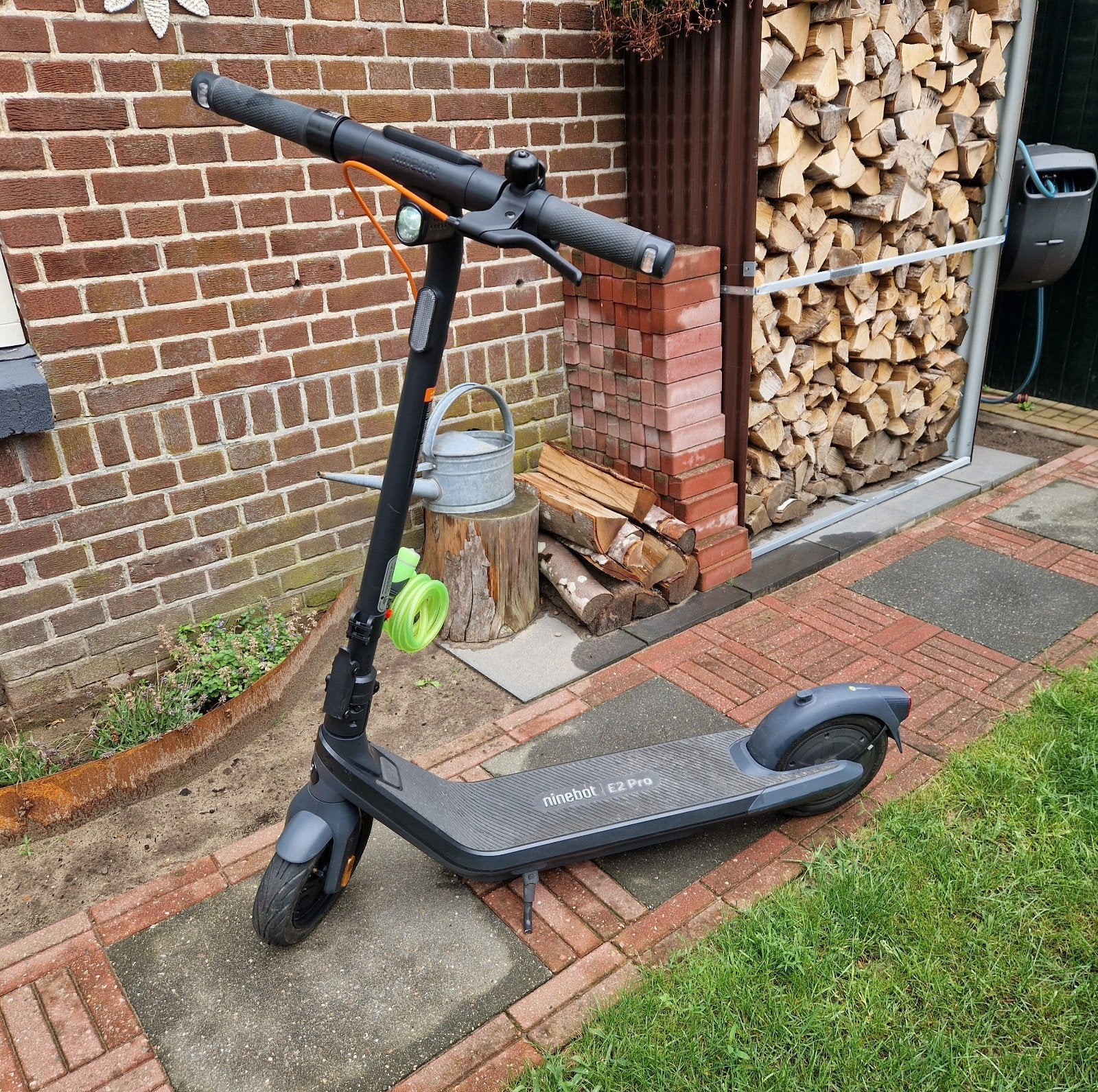 SEGWAY Ninebot Kickscooter E2 PRO E, Fietsen en Brommers, Steps, Ophalen, Zo goed als nieuw, Elektrische step (E-scooter), Ninebot