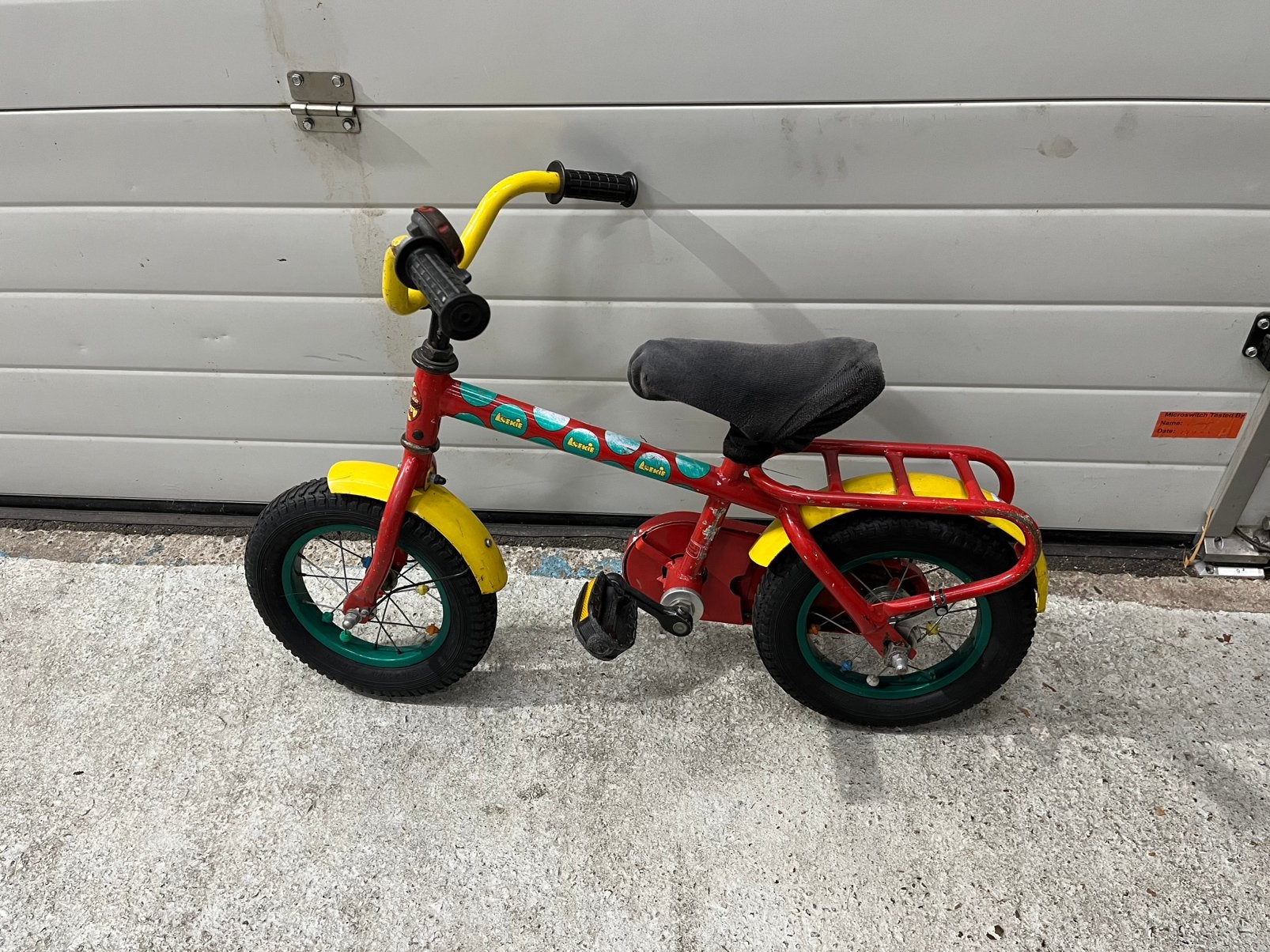 Loekie kinderfietsje, 12,5 inch, beginnersfietsje, Fietsen en Brommers, Ophalen, Terugtraprem, Zijwieltjes, Gebruikt