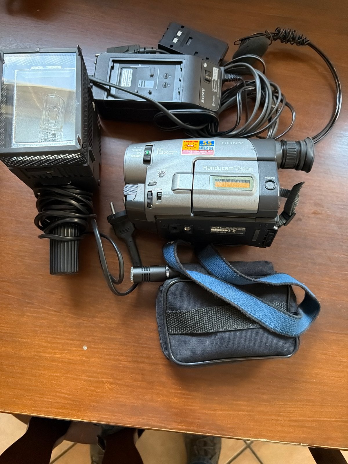 Sony Handycam Vision Videocamera met accessoires, Mini dv, Gebruikt, Ophalen of Verzenden, 8 tot 20x