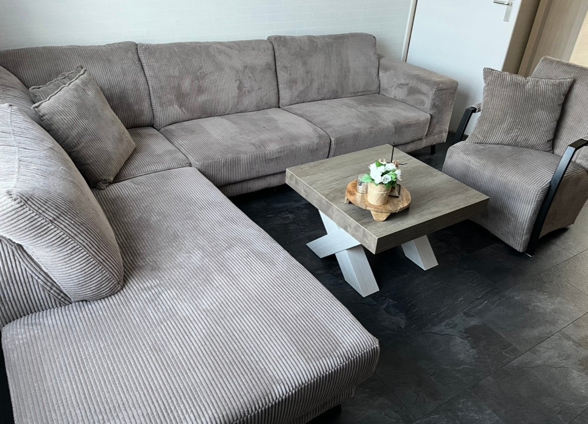 Mooie beige ribstof hoekbank + fauteuil en kussens, Ophalen, Zo goed als nieuw