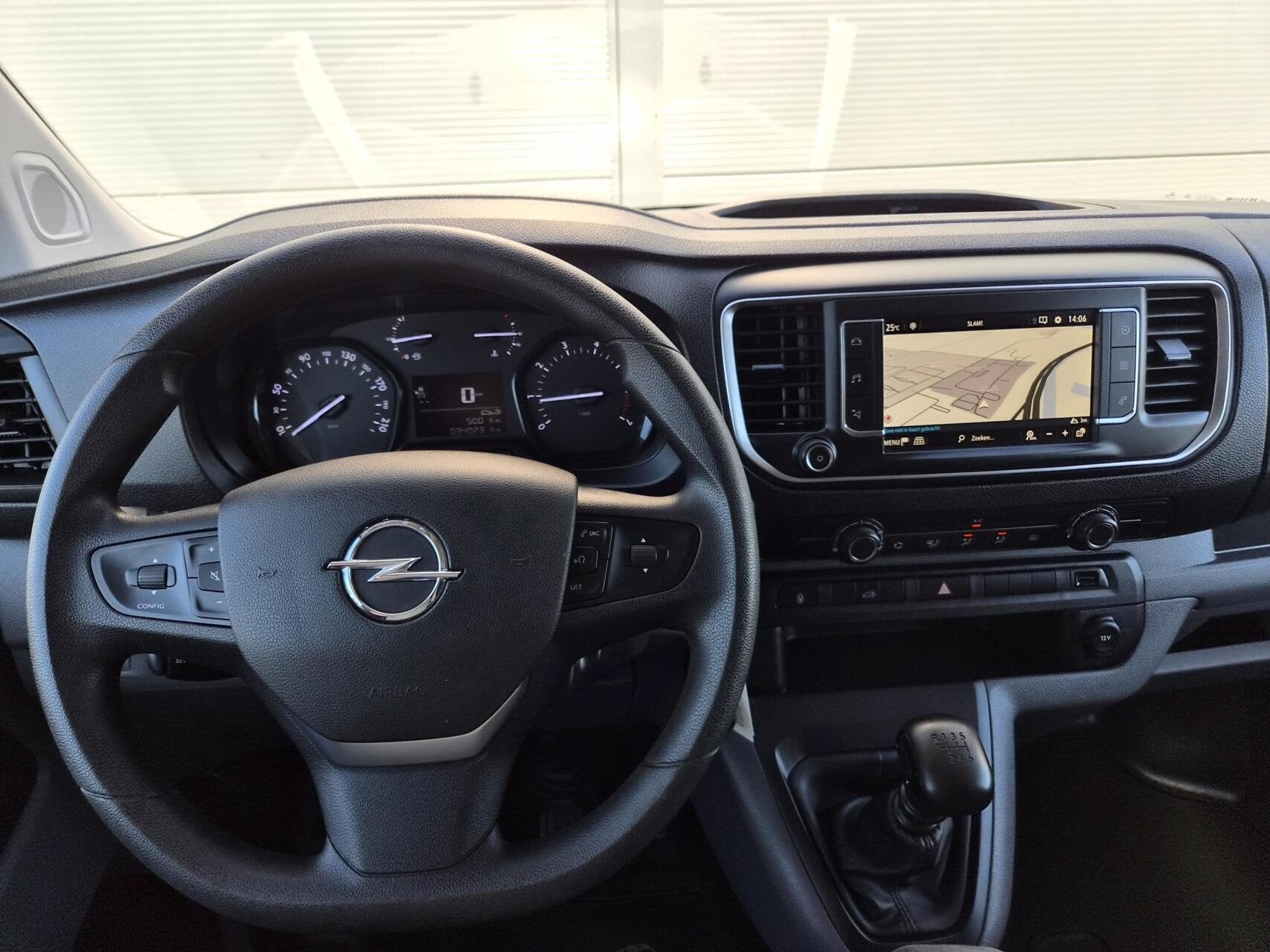 Opel Vivaro 2.0 CDTI L3H1 Imperiaal Navi 144pk Lage km NAP, Gebruikt, Euro 6, 4 cilinders, 2500 kg