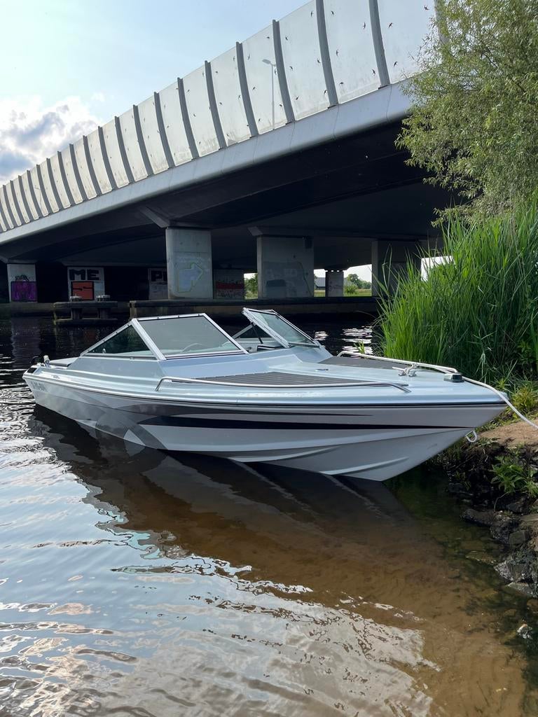 Mooie Navara spider 120pk inboard met trailer, Watersport en Boten, Speedboten, Ophalen, Gebruikt, Binnenboordmotor, 70 tot 120 pk